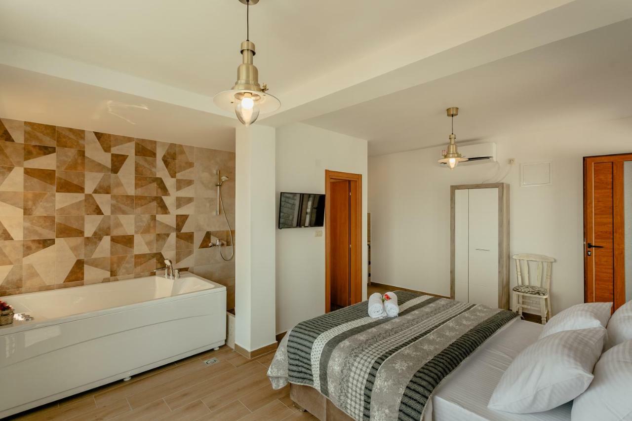 Apartments Belvedere Херцег Нови Екстериор снимка
